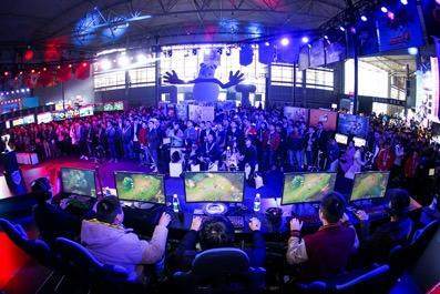 轰42+5赛季最佳一战！嘴哥为热火终结10连败 连场30+摔碎保温杯.